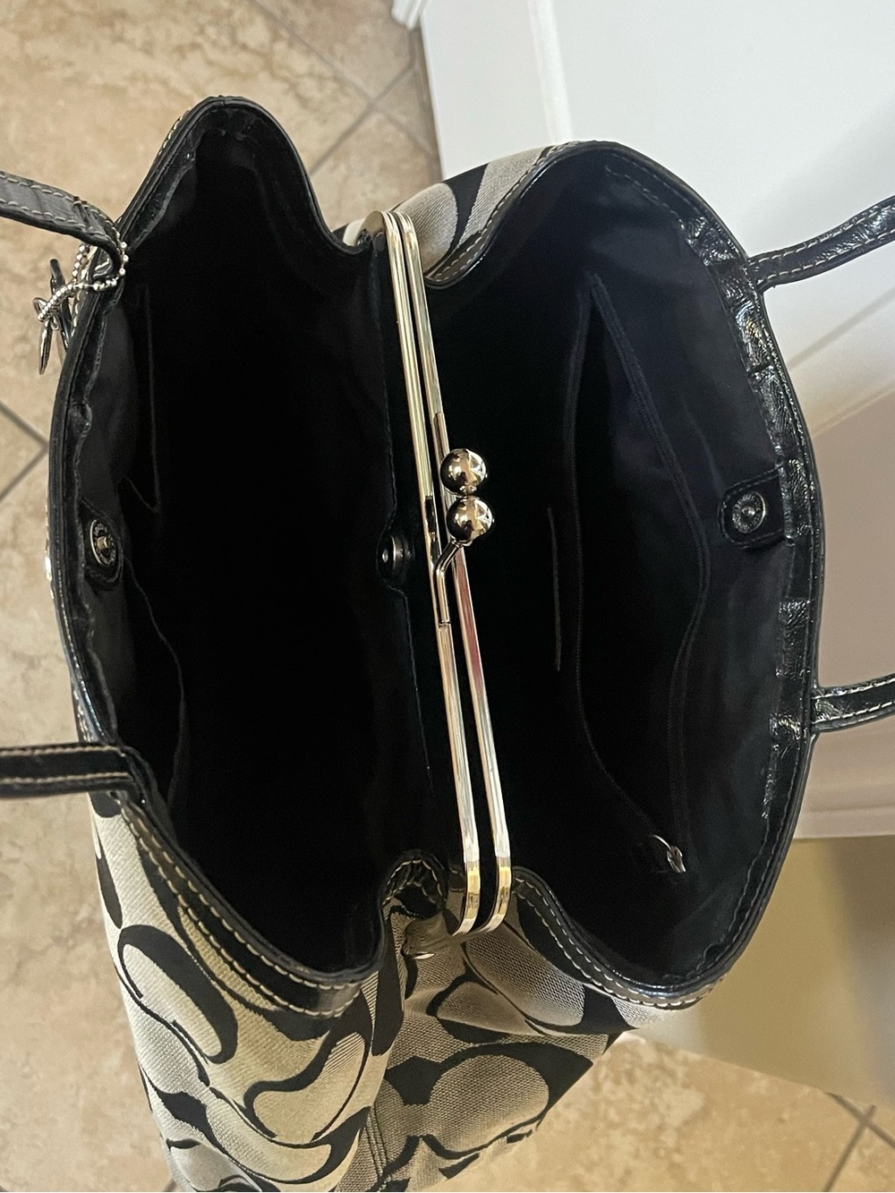 Coach Black Khaki Signature Canvas Shoulder Bag kiss lock excellent Y2K medium